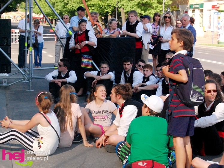 Barwny i długo koncert zakończył europejskie spotkanie w Mielcu - część I