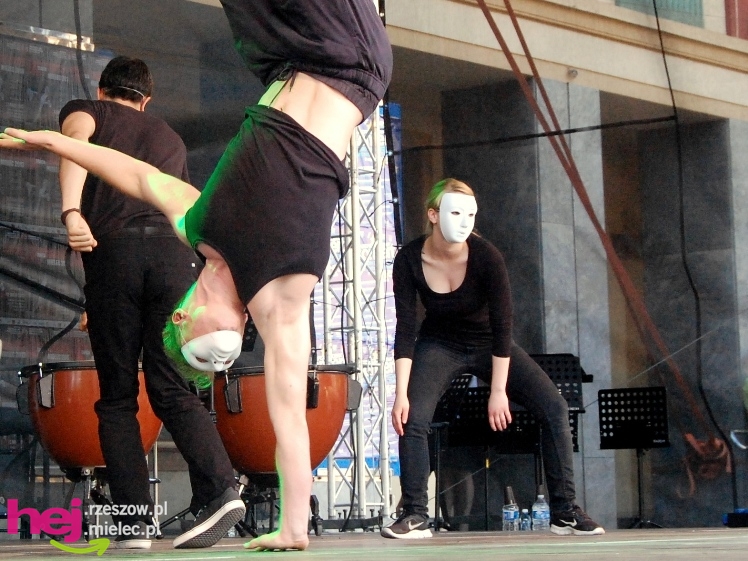 Barwny i długo koncert zakończył europejskie spotkanie w Mielcu - część I