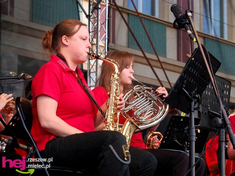 Barwny i długo koncert zakończył europejskie spotkanie w Mielcu - część II