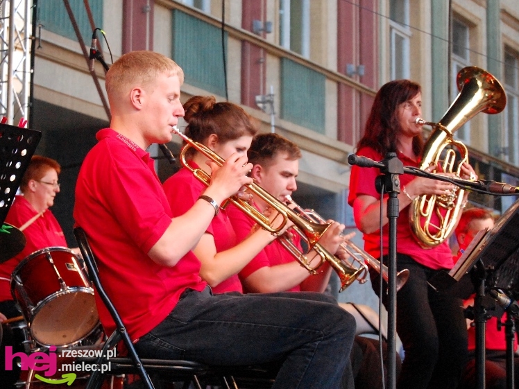 Barwny i długo koncert zakończył europejskie spotkanie w Mielcu - część II