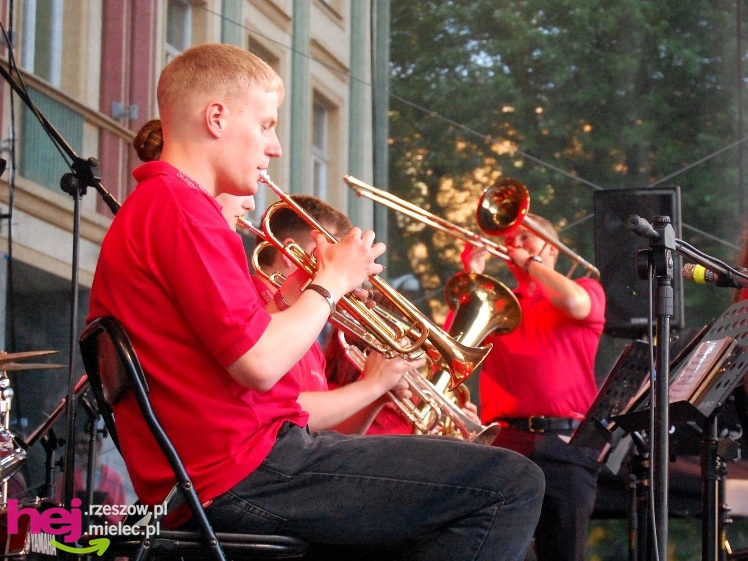 Barwny i długo koncert zakończył europejskie spotkanie w Mielcu - część II