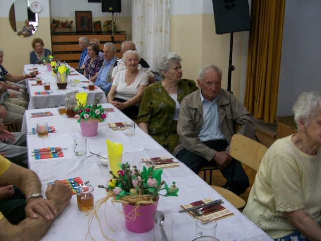 Wspólne ?śpiewanie - biesiadowanie? w Klubie Seniora  Wrzos
