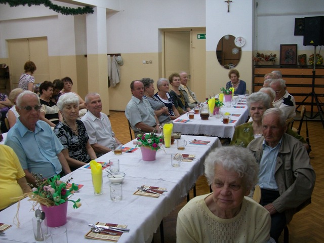 Wspólne ?śpiewanie - biesiadowanie? w Klubie Seniora  Wrzos