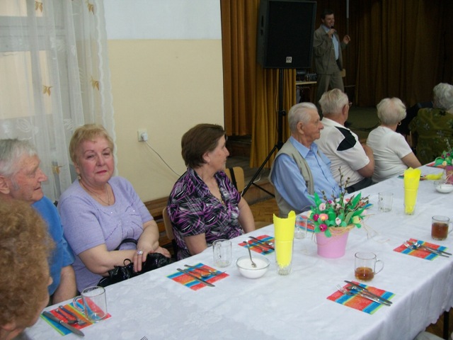 Wspólne ?śpiewanie - biesiadowanie? w Klubie Seniora  Wrzos