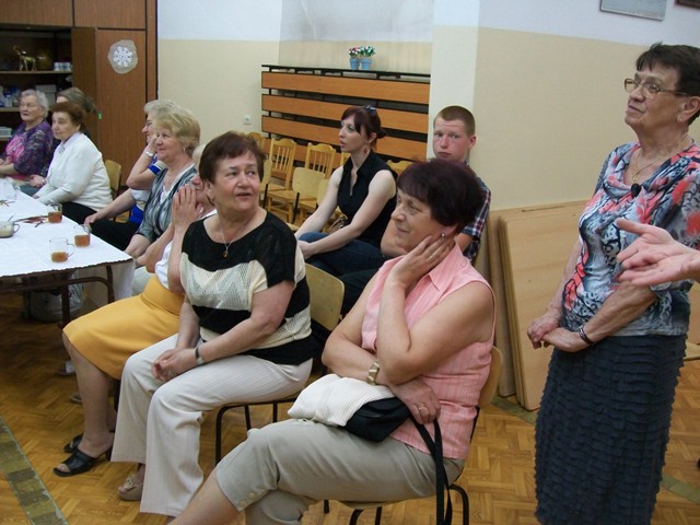 Wspólne ?śpiewanie - biesiadowanie? w Klubie Seniora  Wrzos