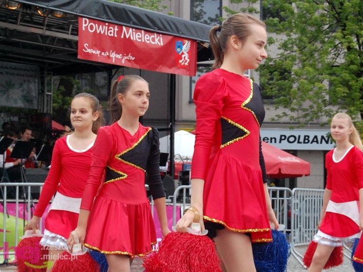 Powiatowy Festyn Rodzinny w Mielcu - część 1