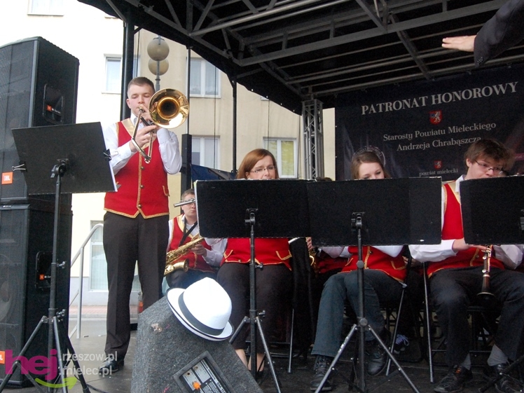 Powiatowy Festyn Rodzinny w Mielcu - część 1