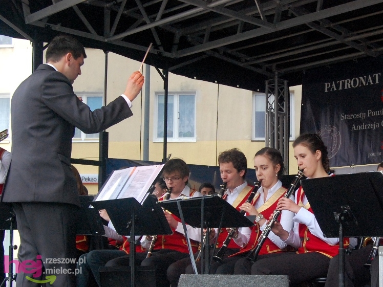 Powiatowy Festyn Rodzinny w Mielcu - część 1