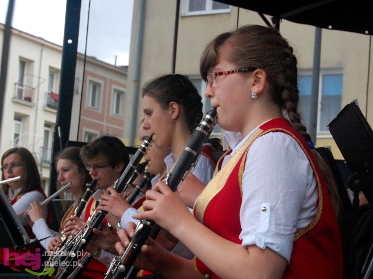 Powiatowy Festyn Rodzinny w Mielcu - część 1