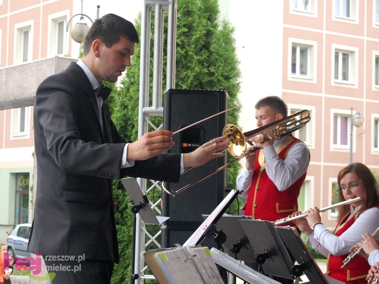 Powiatowy Festyn Rodzinny w Mielcu - część 1