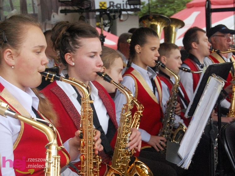 Powiatowy Festyn Rodzinny w Mielcu - część 1