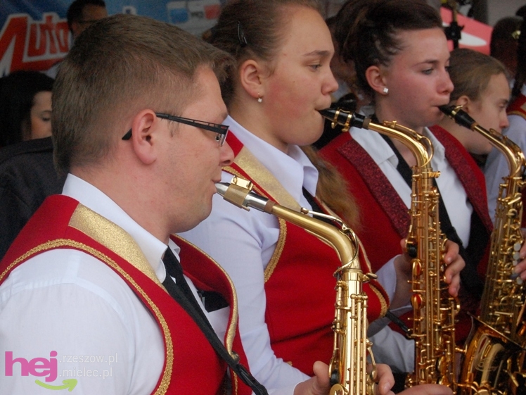 Powiatowy Festyn Rodzinny w Mielcu - część 1
