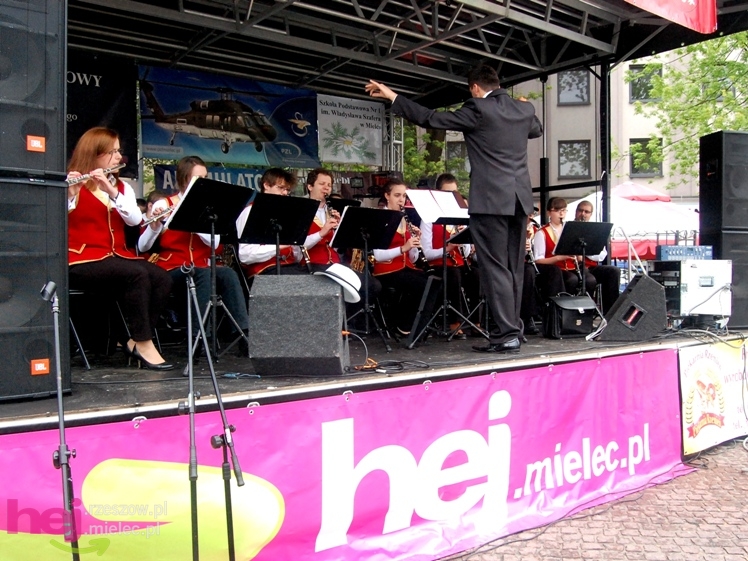 Powiatowy Festyn Rodzinny w Mielcu - część 1