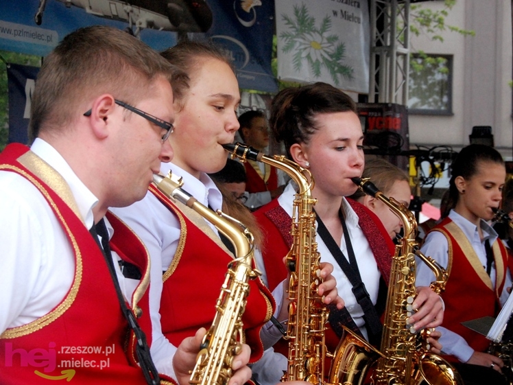 Powiatowy Festyn Rodzinny w Mielcu - część 1