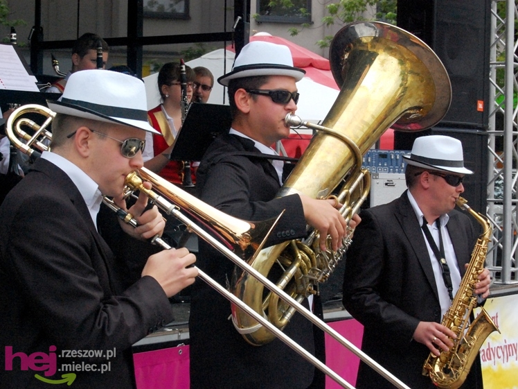 Powiatowy Festyn Rodzinny w Mielcu - część 1