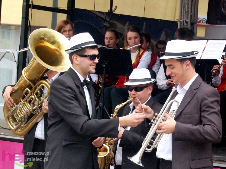 Powiatowy Festyn Rodzinny w Mielcu - część 1