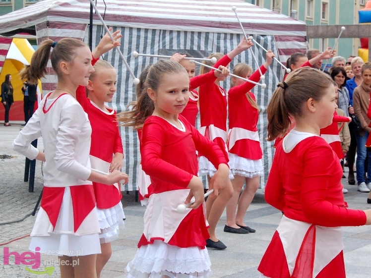 Powiatowy Festyn Rodzinny w Mielcu - część 1