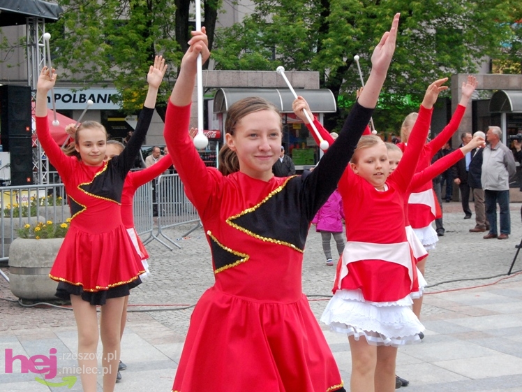 Powiatowy Festyn Rodzinny w Mielcu - część 1