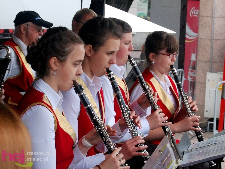 Powiatowy Festyn Rodzinny w Mielcu - część 1