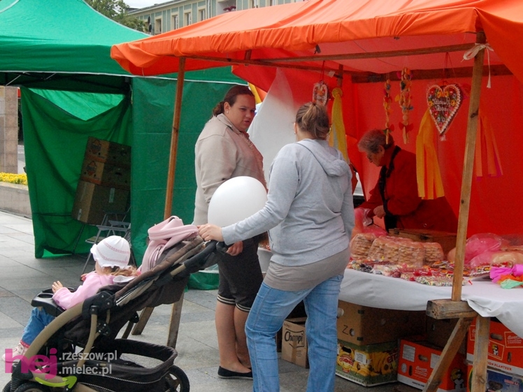 Powiatowy Festyn Rodzinny w Mielcu - część 1