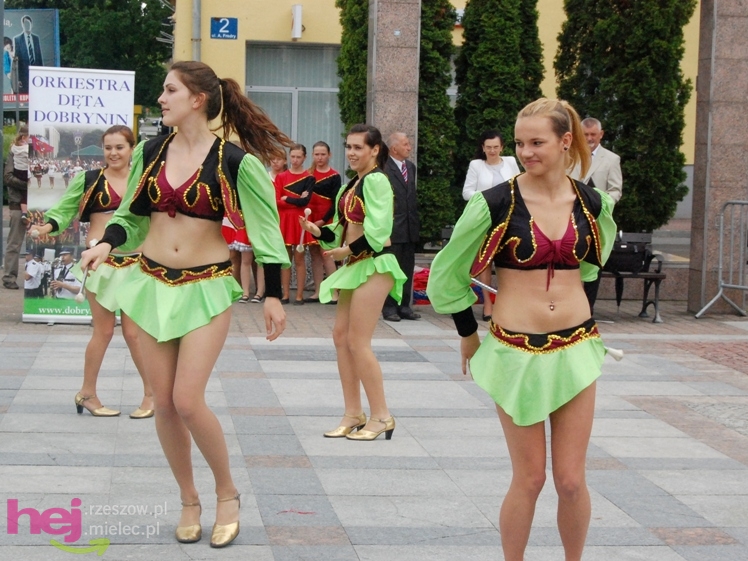 Powiatowy Festyn Rodzinny w Mielcu - część 1