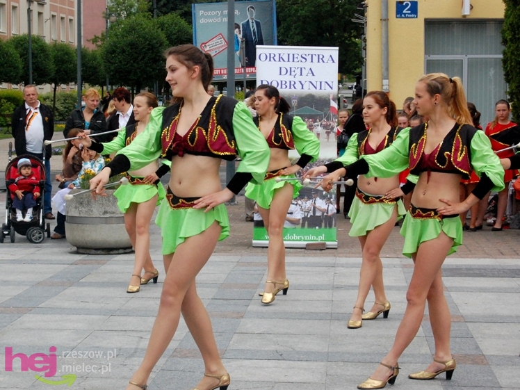 Powiatowy Festyn Rodzinny w Mielcu - część 1