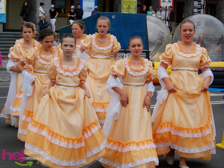Powiatowy Festyn Rodzinny w Mielcu - część 1