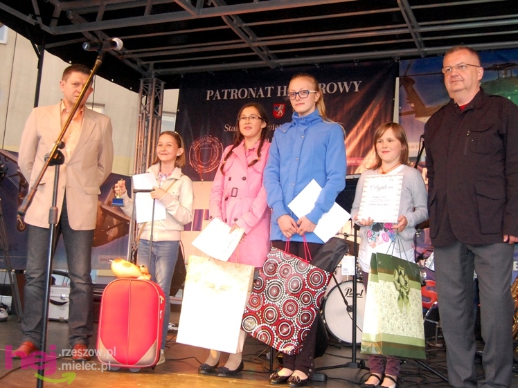 Powiatowy Festyn Rodzinny w Mielcu - część 2