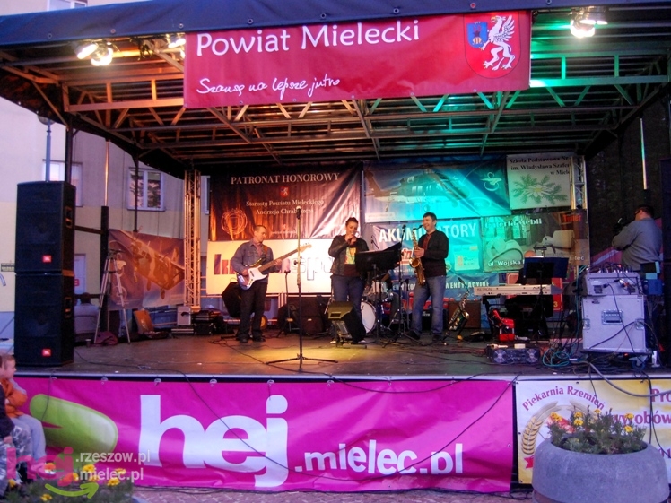 Powiatowy Festyn Rodzinny w Mielcu - część 2