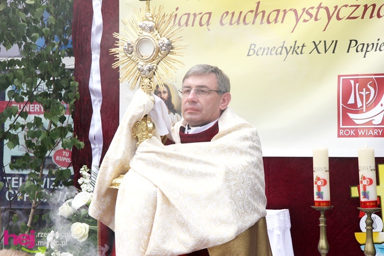 Procesja Bożego Ciała ulicami starego miasta