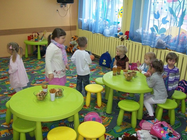 Najmłodsi z Małego Klubu Malucha ?Aniołkowo?  zaprosili mamy na koncert