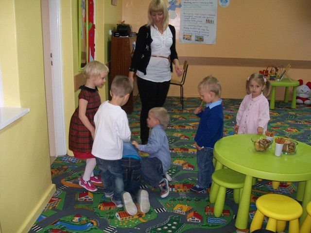 Najmłodsi z Małego Klubu Malucha ?Aniołkowo?  zaprosili mamy na koncert