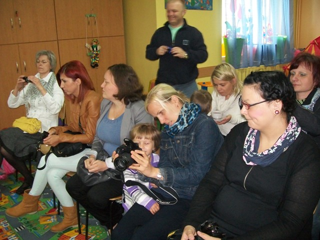 Najmłodsi z Małego Klubu Malucha ?Aniołkowo?  zaprosili mamy na koncert