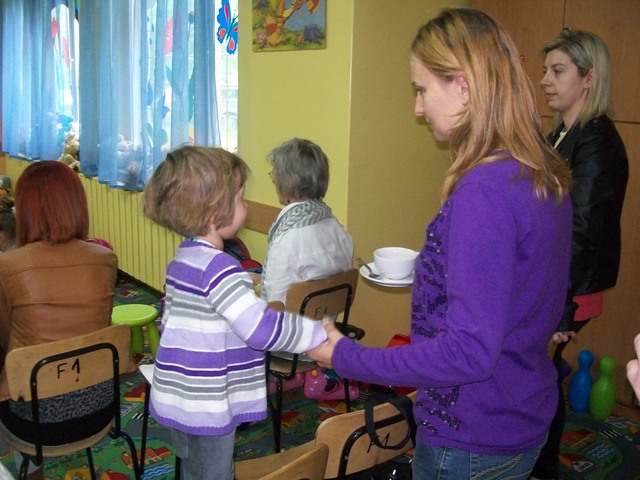 Najmłodsi z Małego Klubu Malucha ?Aniołkowo?  zaprosili mamy na koncert