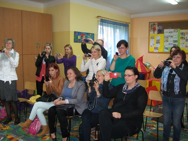 Najmłodsi z Małego Klubu Malucha ?Aniołkowo?  zaprosili mamy na koncert