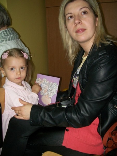 Najmłodsi z Małego Klubu Malucha ?Aniołkowo?  zaprosili mamy na koncert