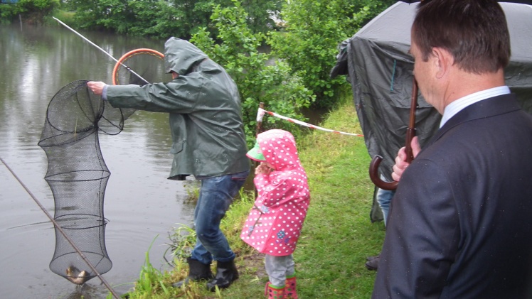Wędkarski Dzień Dziecka: przyjechał marszałek województwa i poseł na Sejm