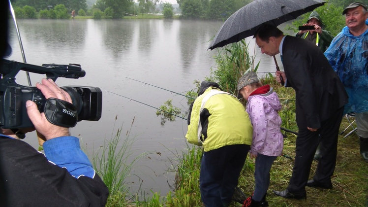 Wędkarski Dzień Dziecka: przyjechał marszałek województwa i poseł na Sejm
