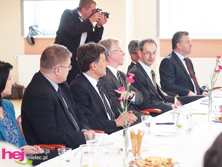 Minister od kolei wskazuje jak remontować mielecką linię kolejową