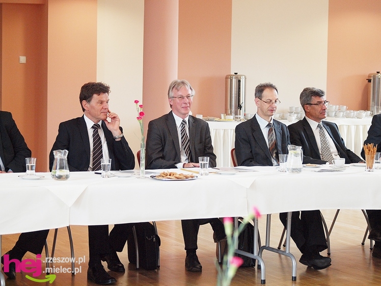 Minister od kolei wskazuje jak remontować mielecką linię kolejową