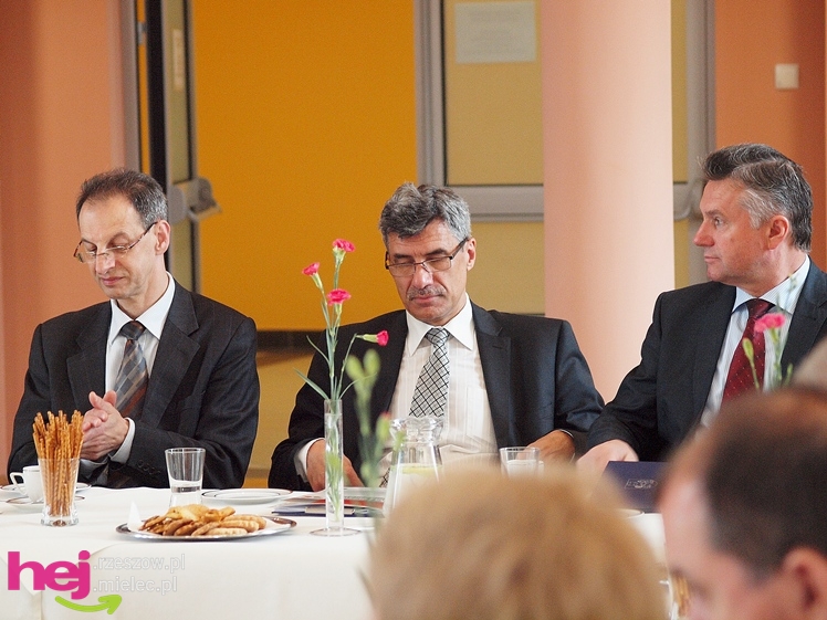 Minister od kolei wskazuje jak remontować mielecką linię kolejową