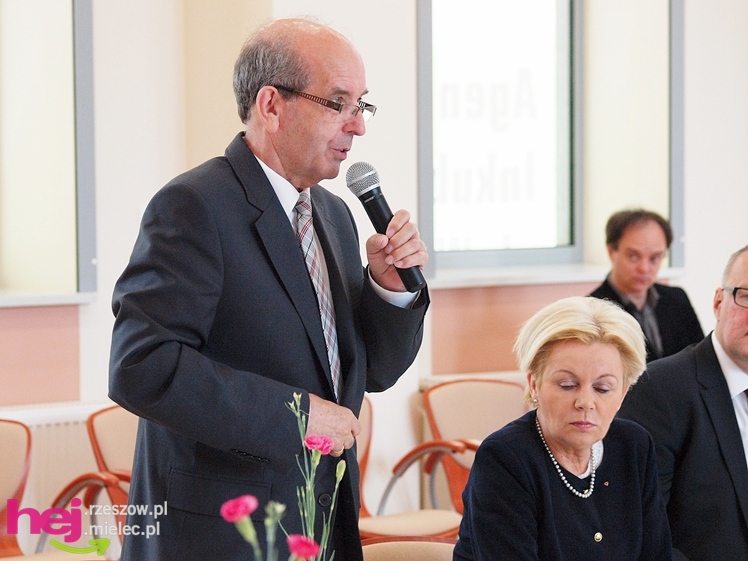 Minister od kolei wskazuje jak remontować mielecką linię kolejową