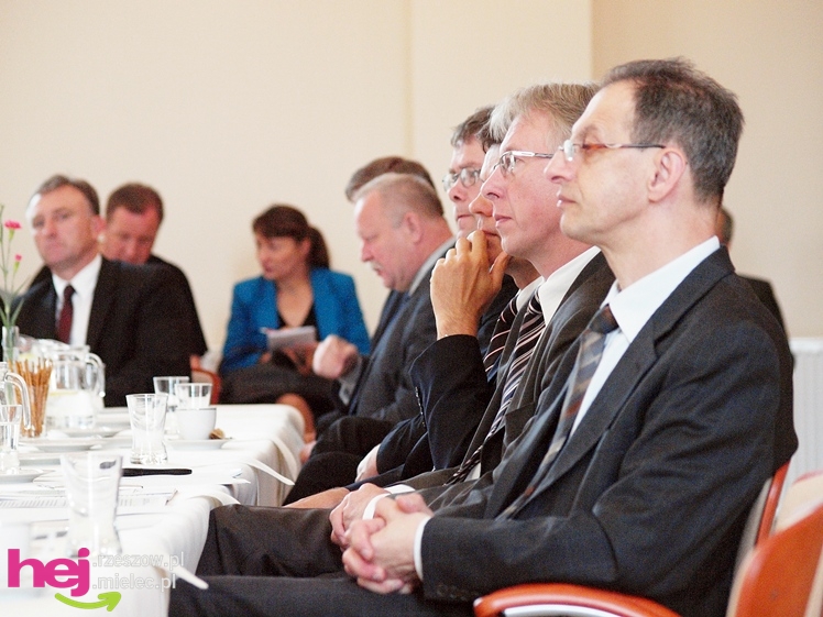 Minister od kolei wskazuje jak remontować mielecką linię kolejową