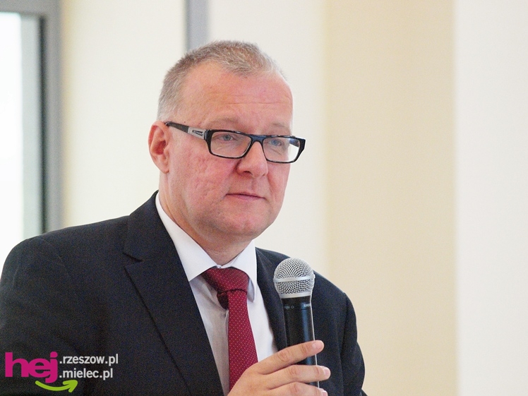 Minister od kolei wskazuje jak remontować mielecką linię kolejową