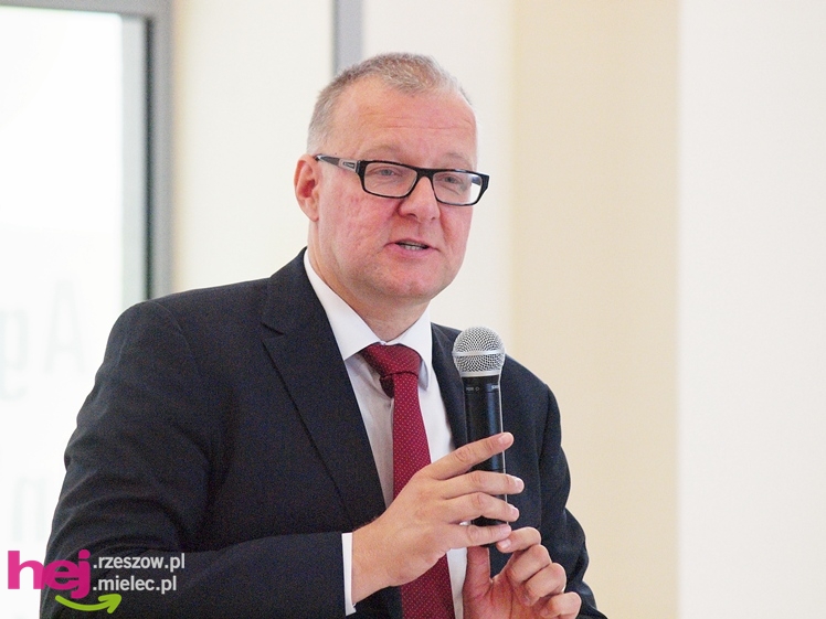 Minister od kolei wskazuje jak remontować mielecką linię kolejową