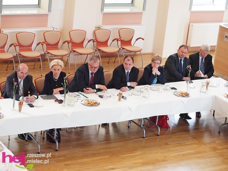 Minister od kolei wskazuje jak remontować mielecką linię kolejową