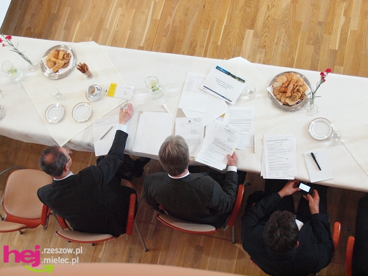 Minister od kolei wskazuje jak remontować mielecką linię kolejową