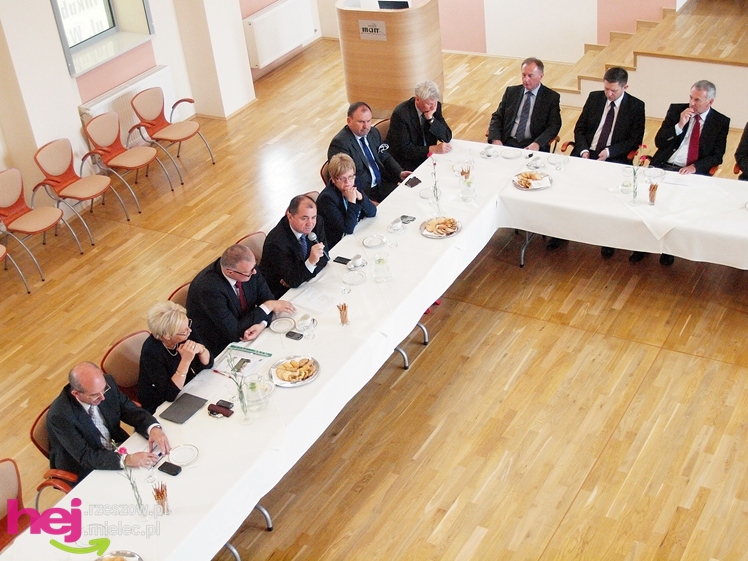 Minister od kolei wskazuje jak remontować mielecką linię kolejową