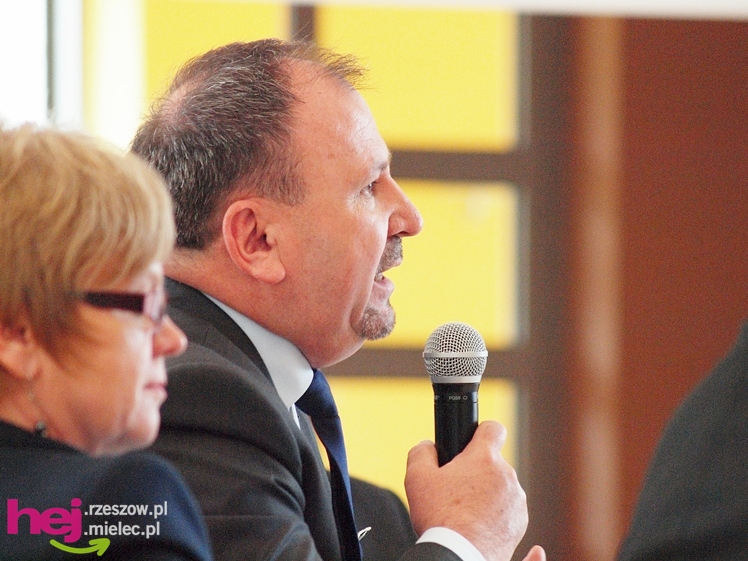 Minister od kolei wskazuje jak remontować mielecką linię kolejową