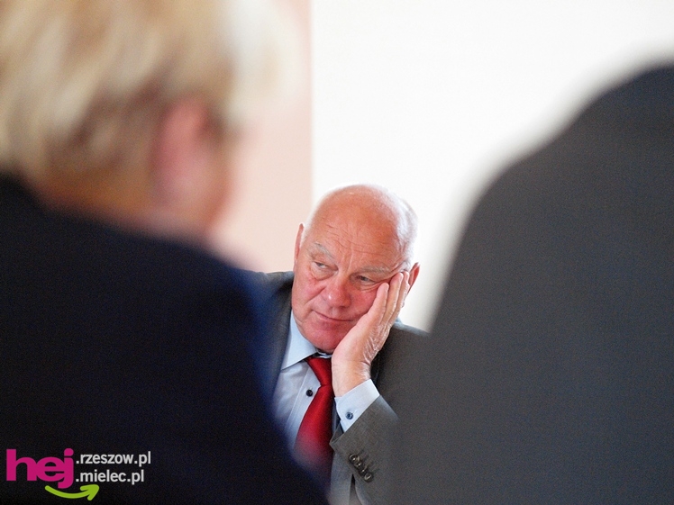 Minister od kolei wskazuje jak remontować mielecką linię kolejową